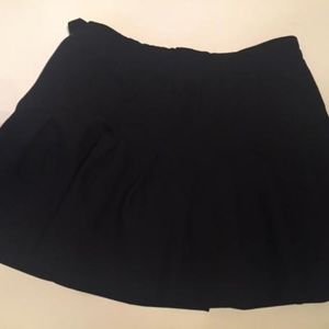Black Pleated Tennis Miniskirt with Side Zipper